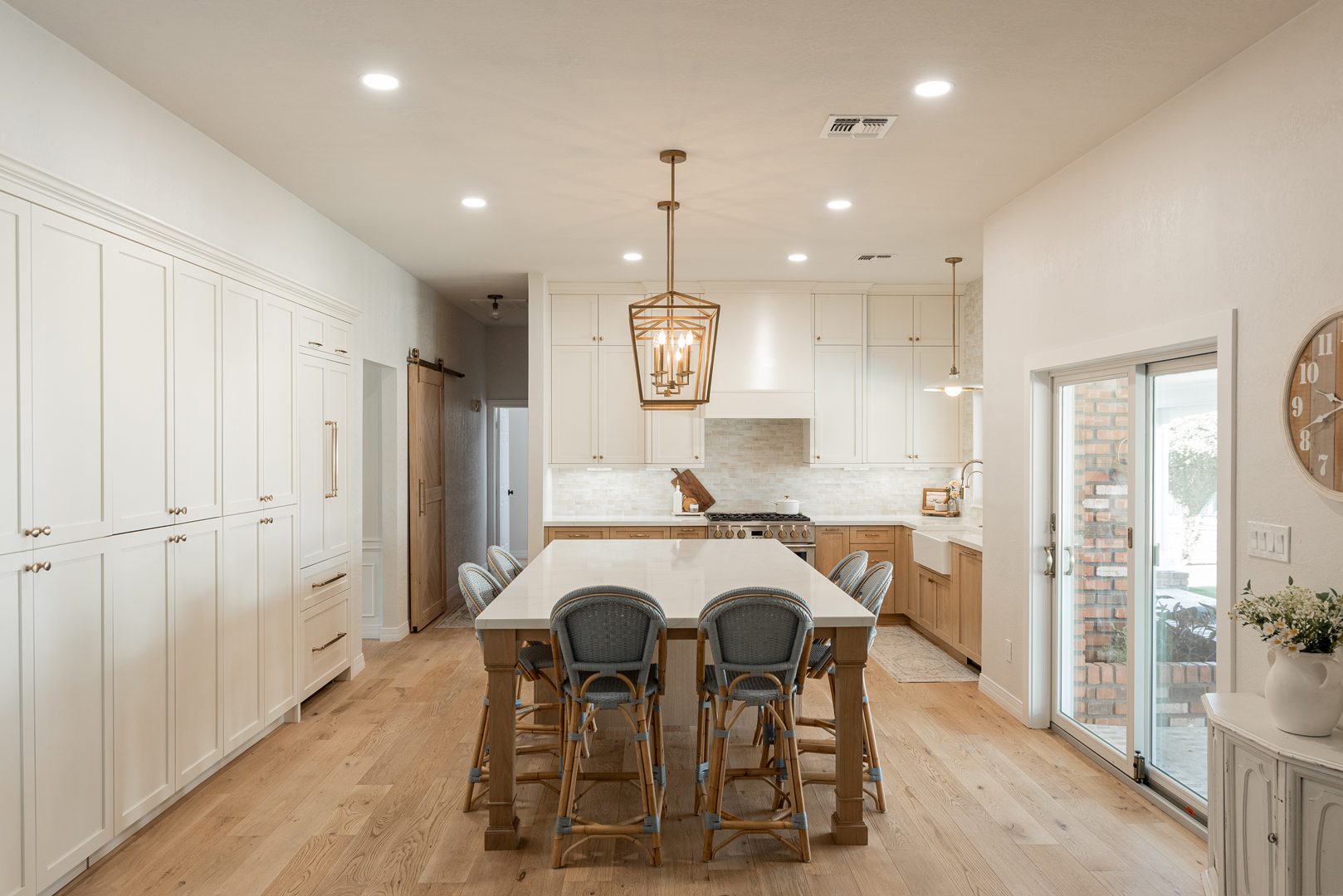 Two-Tone Chef’s Kitchen & Entertaining Island, finished project
